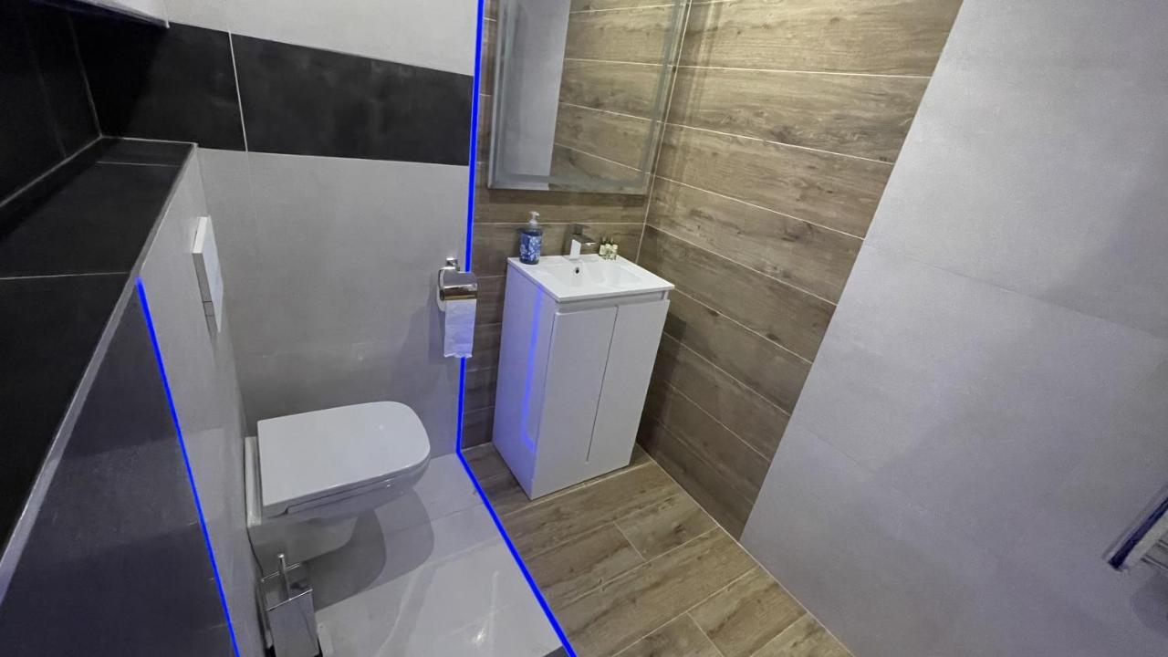#1 Tgha Luxury Studio Apartment In アスローン エクステリア 写真