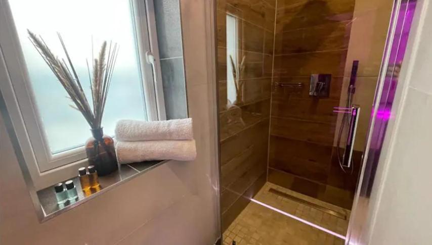 #1 Tgha Luxury Studio Apartment In アスローン エクステリア 写真