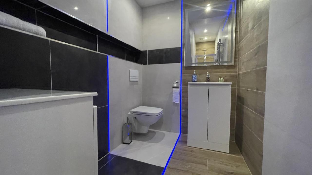 #1 Tgha Luxury Studio Apartment In アスローン エクステリア 写真