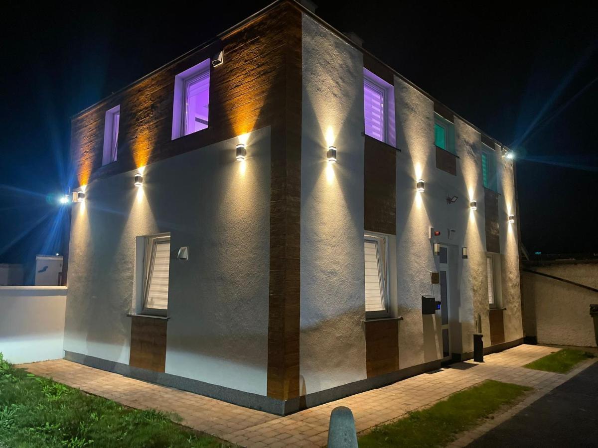 #1 Tgha Luxury Studio Apartment In アスローン エクステリア 写真