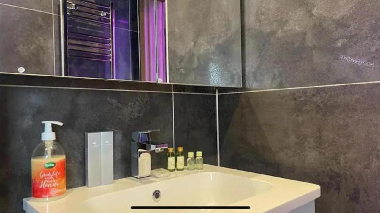 #1 Tgha Luxury Studio Apartment In アスローン エクステリア 写真